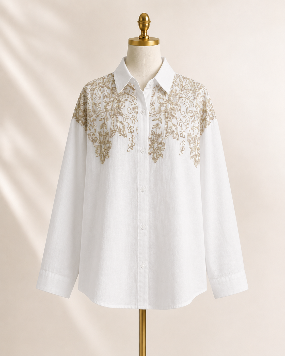 Chemise blanche brodée or